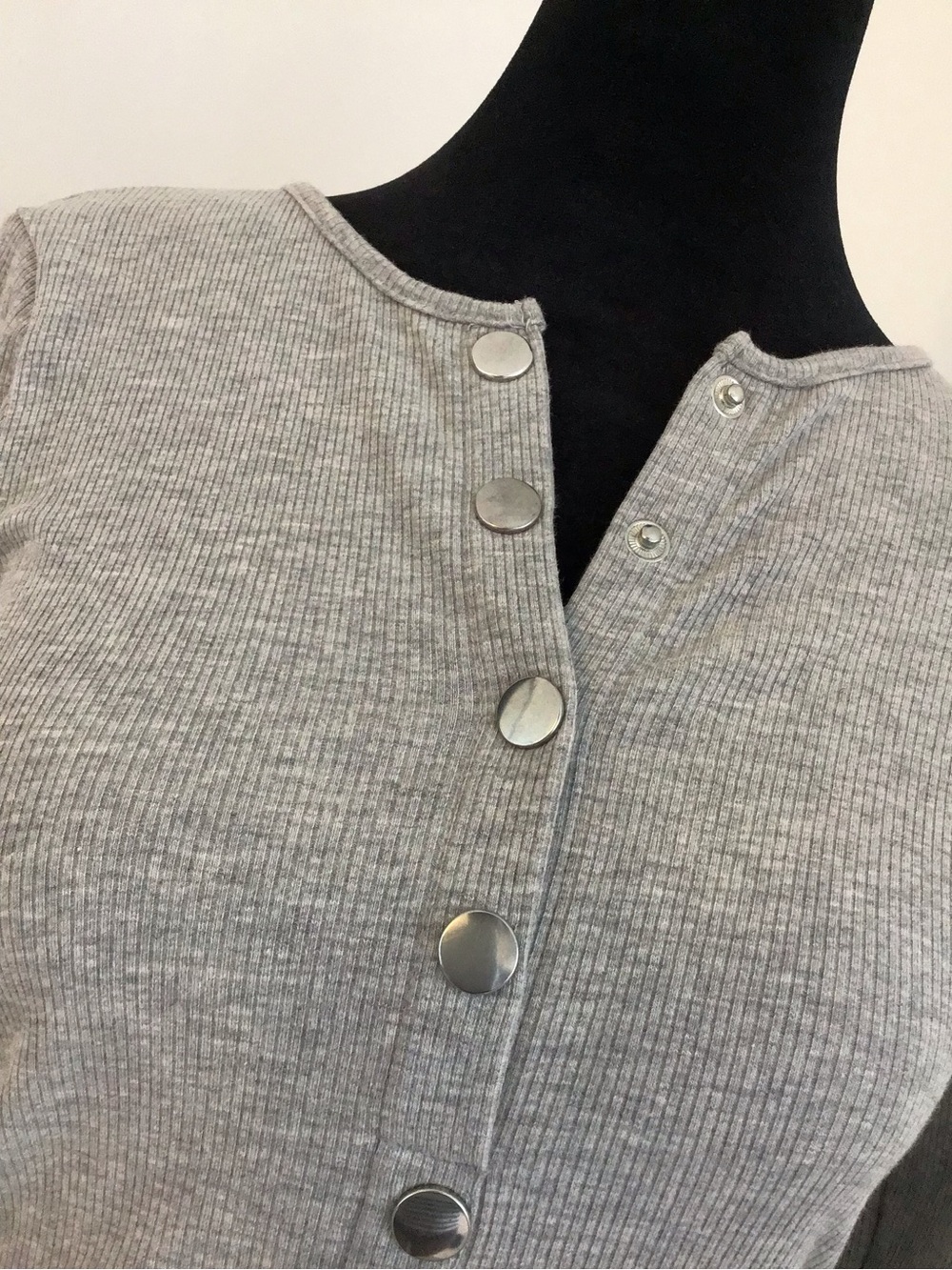 FASHION NOVA Light Gray Women’s Long Sleeve Ribbed Dress, Silver Buttons, size M